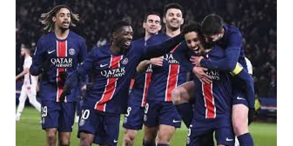 Les supporters du Paris Saint-Germain ont fait la fête et semé le trouble le soir de la montée